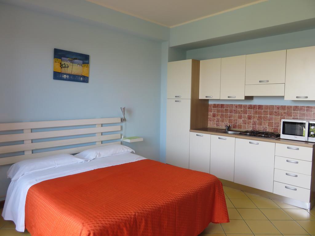Case Vacanze Residence Trinacria 阿奇雷亚莱 外观 照片