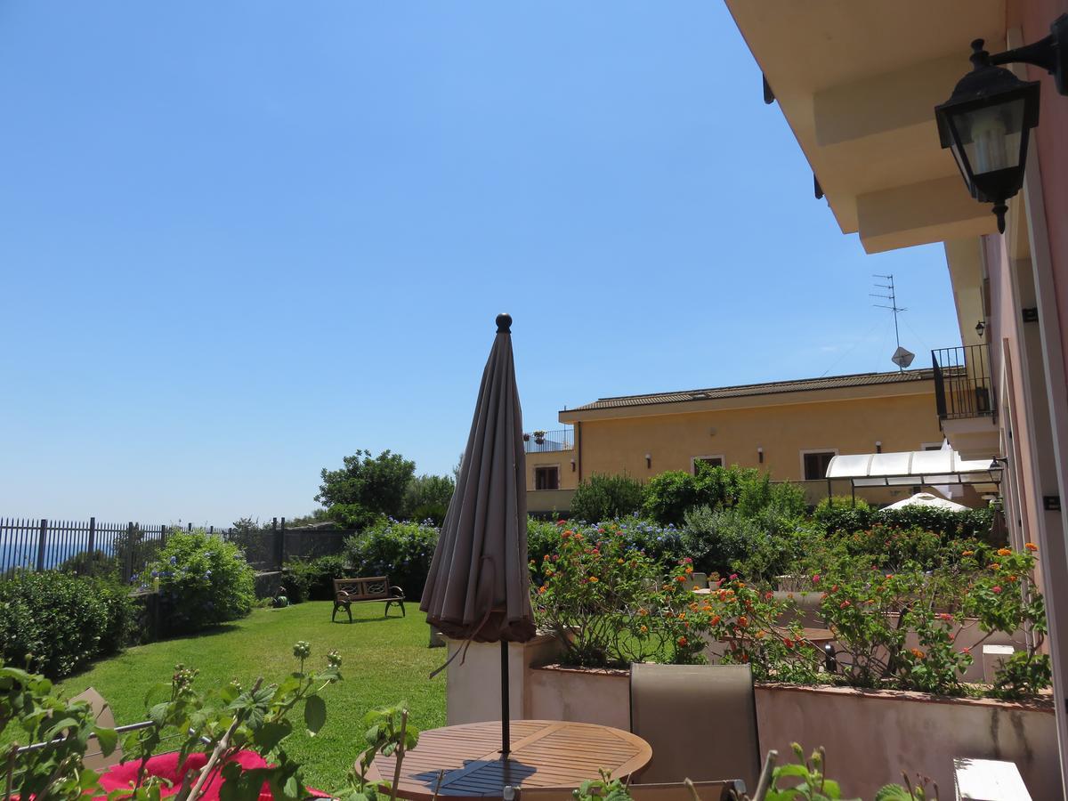 Case Vacanze Residence Trinacria 阿奇雷亚莱 外观 照片